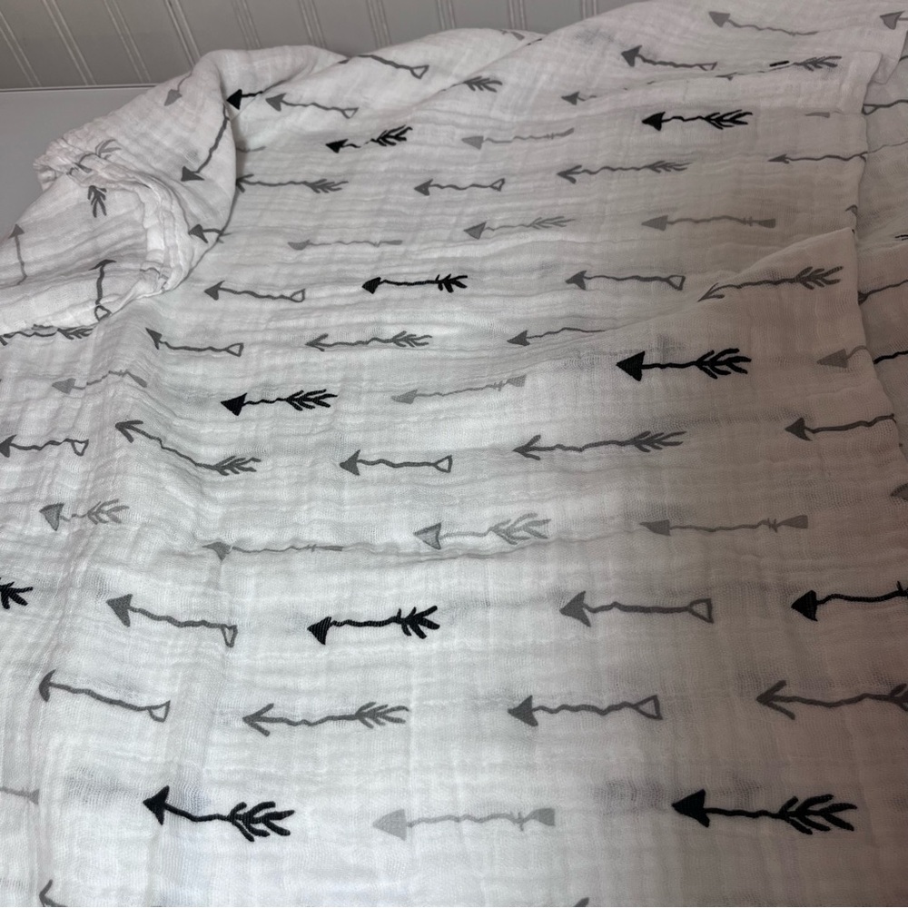 Little Unicorn Cotton Muslin Swaddle Blanket 46x48 Large Arrow Print Boho White - Picture 2 of 9